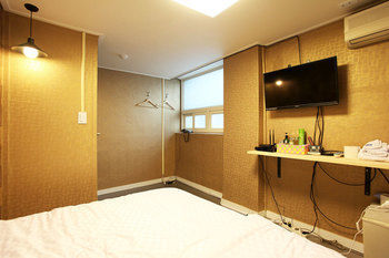 Gonggam Shinchon Hotel